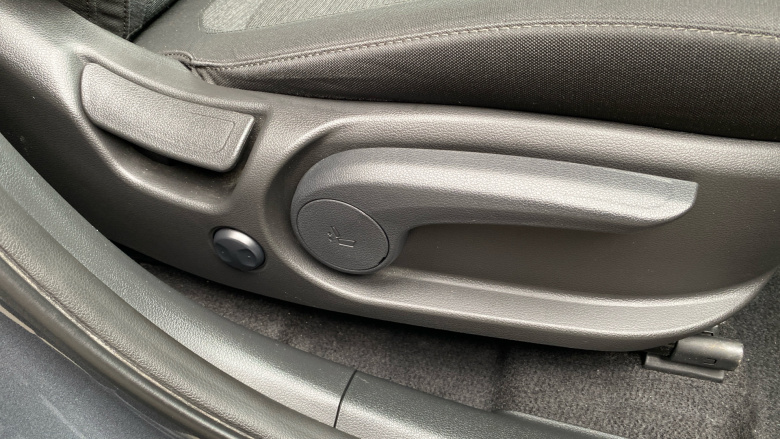 Hyundai KONA 100kW Premium 39kWh 5dr Auto Electric Hatchback